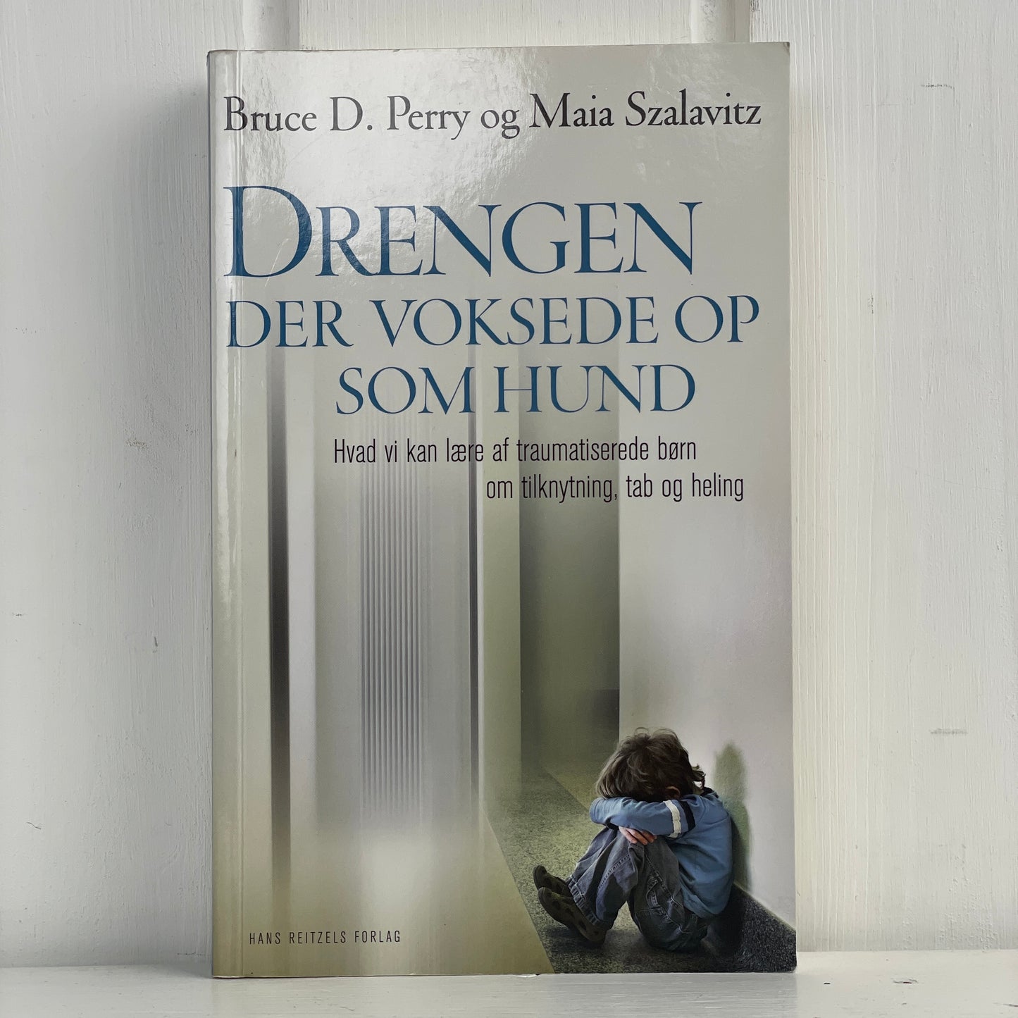 Drengen der voksede op som hund