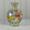 Fortryllende blomstret karaffel med glas