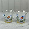 Fortryllende blomstret karaffel med glas