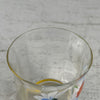 Fortryllende blomstret karaffel med glas