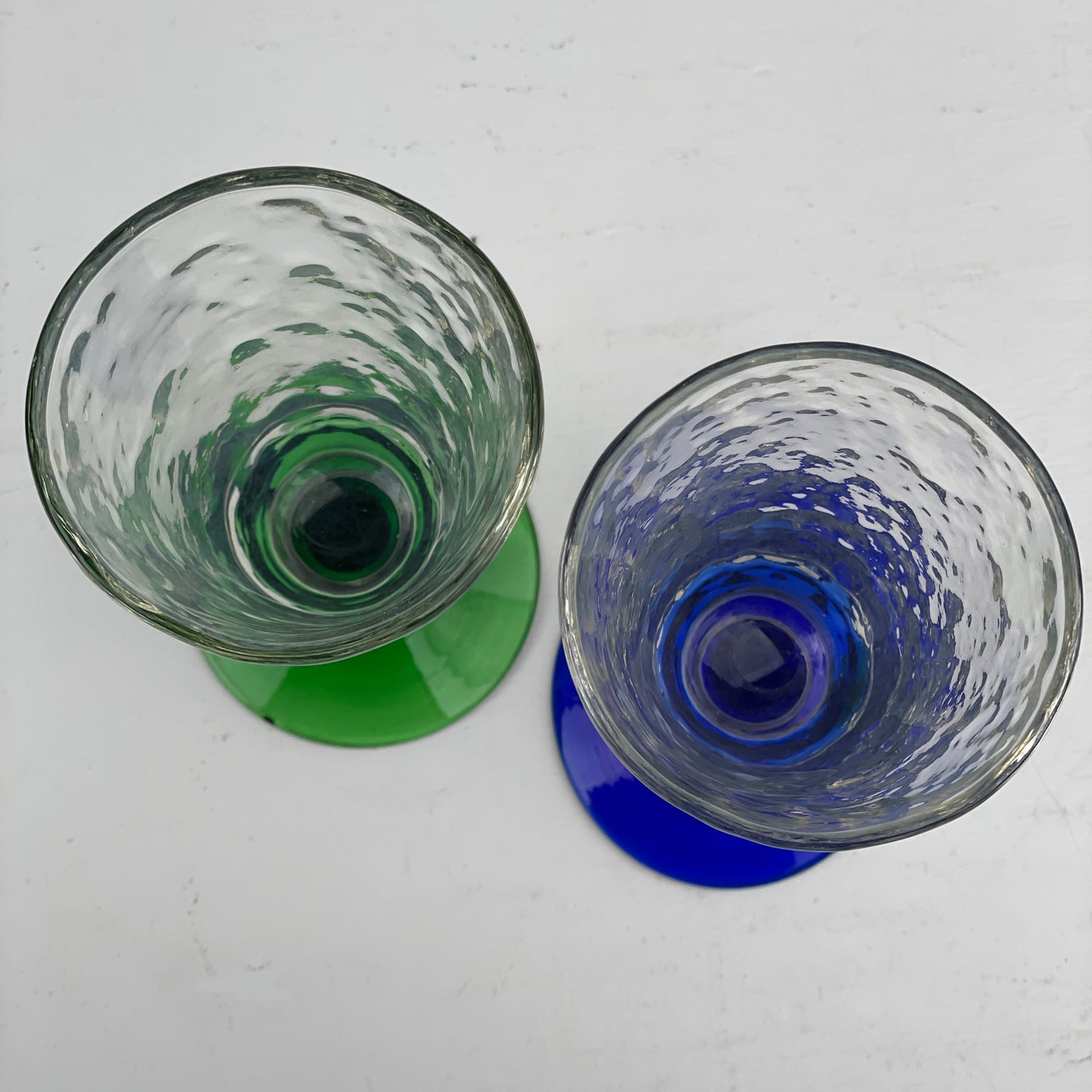 Vintage glas med farvet stilk