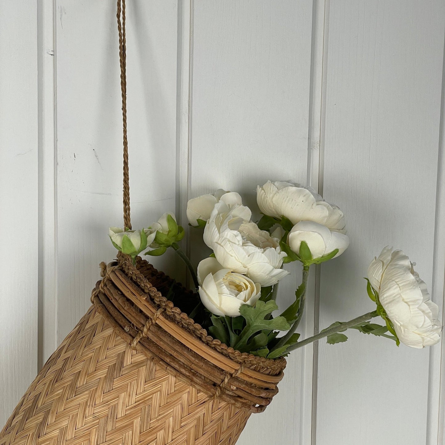 Afrikansk flettet kurv til ophæng. - Mission Afrika Genbrug