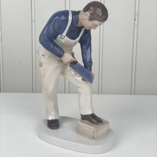 Bing og Grøndahl porcelænsfigur “tømreren” af Paul Hauch Carlsen - Mission Afrika Genbrug