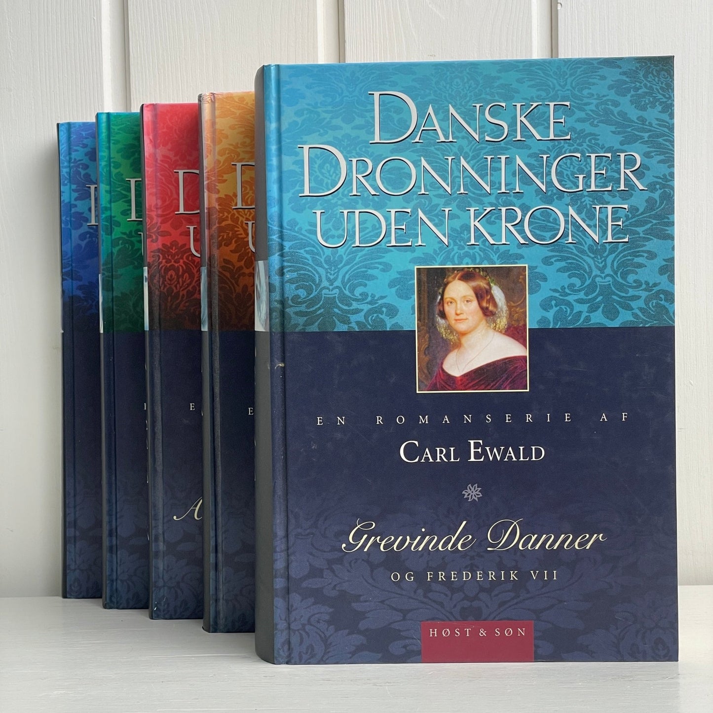 Danske Dronninger uden krone: Bind 1 - 5 (sælges samlet) - Mission Afrika Genbrug