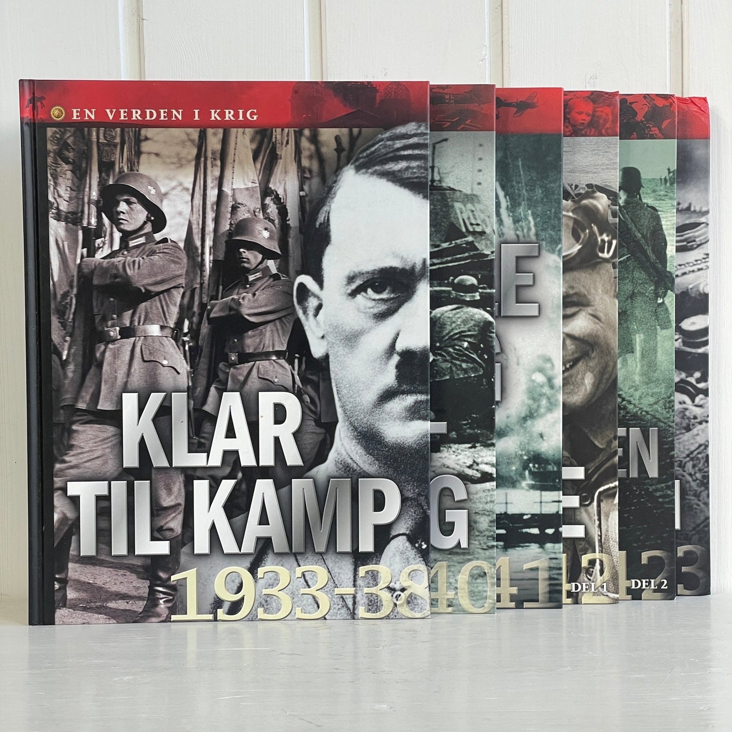 En verden i krig - Bind 1 - 17 (sælges samlet) - Mission Afrika Genbrug