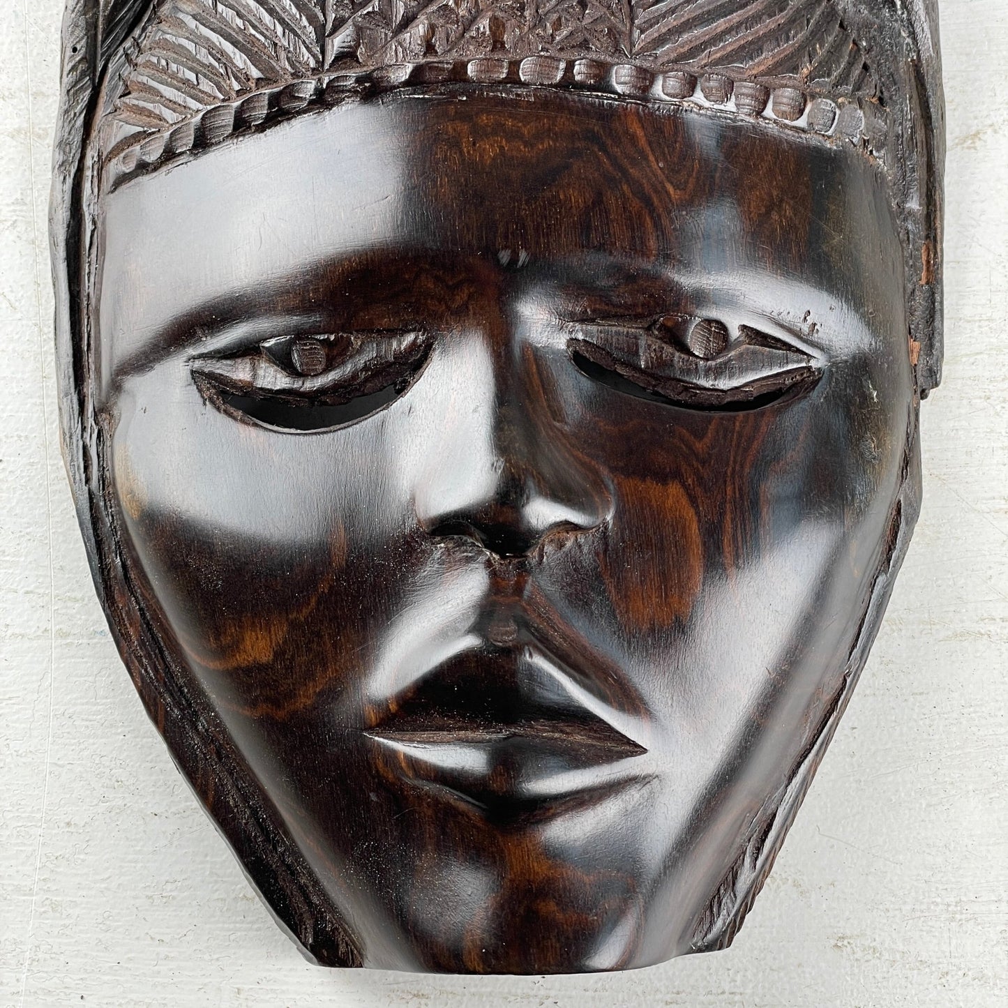 Håndskåret afrikansk maske - Frk. Rose