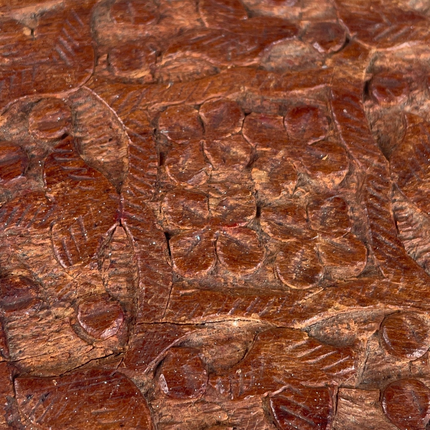 Håndskåret Trækasse - Mission Afrika Genbrug