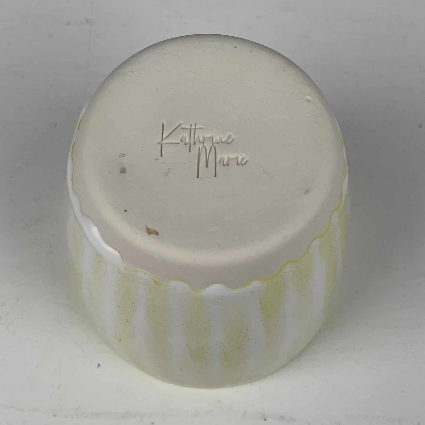 Keramik kop, lysegul, Kathrine Marie - Mission Afrika Genbrug