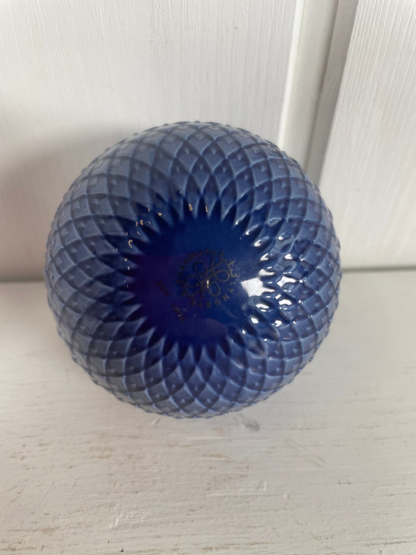 Lyngby håndmalet julekugle - Mission Afrika Genbrug