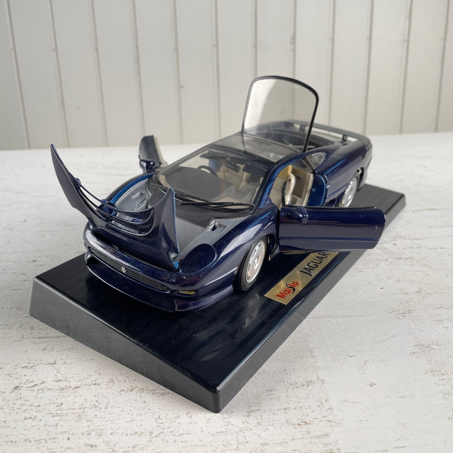 Modelbil Jaguar XJ220 - Mission Afrika Genbrug