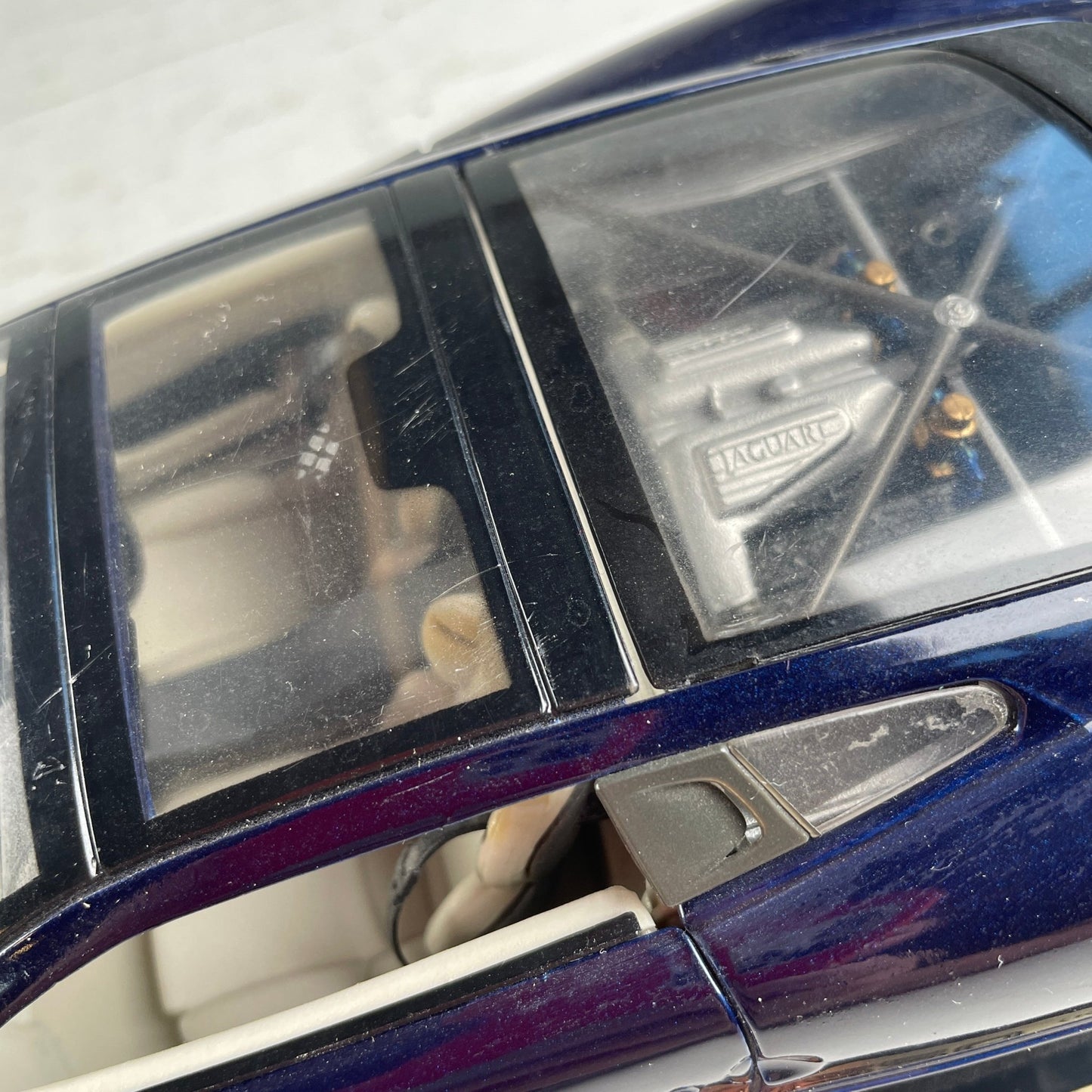 Modelbil Jaguar XJ220 - Mission Afrika Genbrug