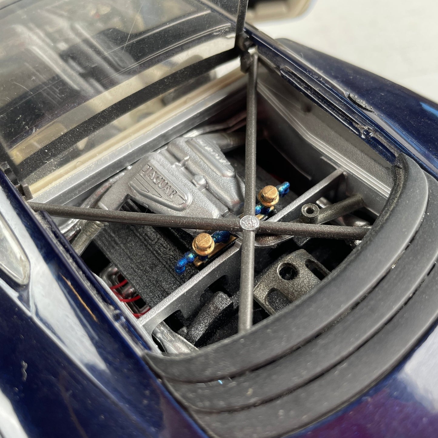 Modelbil Jaguar XJ220 - Mission Afrika Genbrug