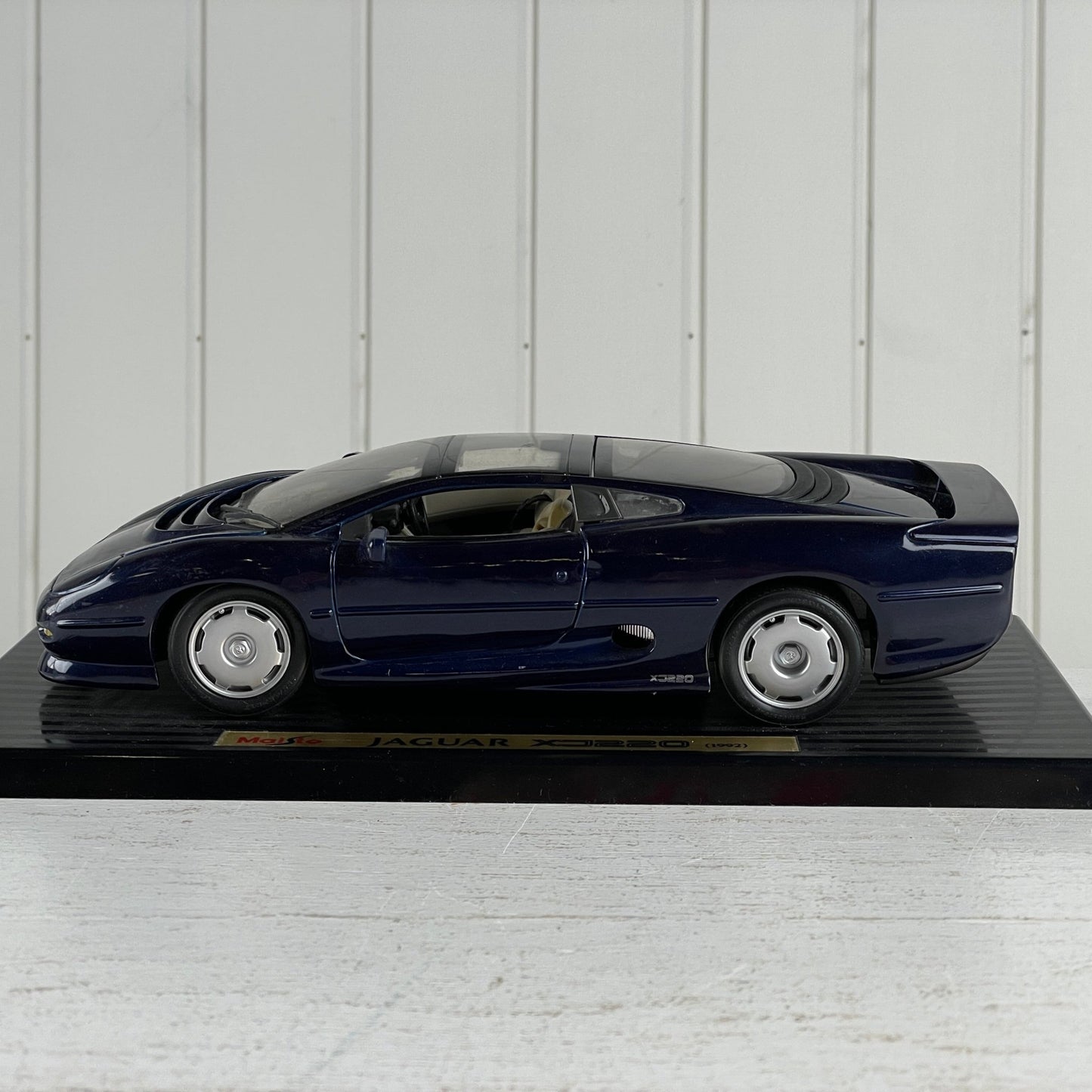 Modelbil Jaguar XJ220 - Mission Afrika Genbrug