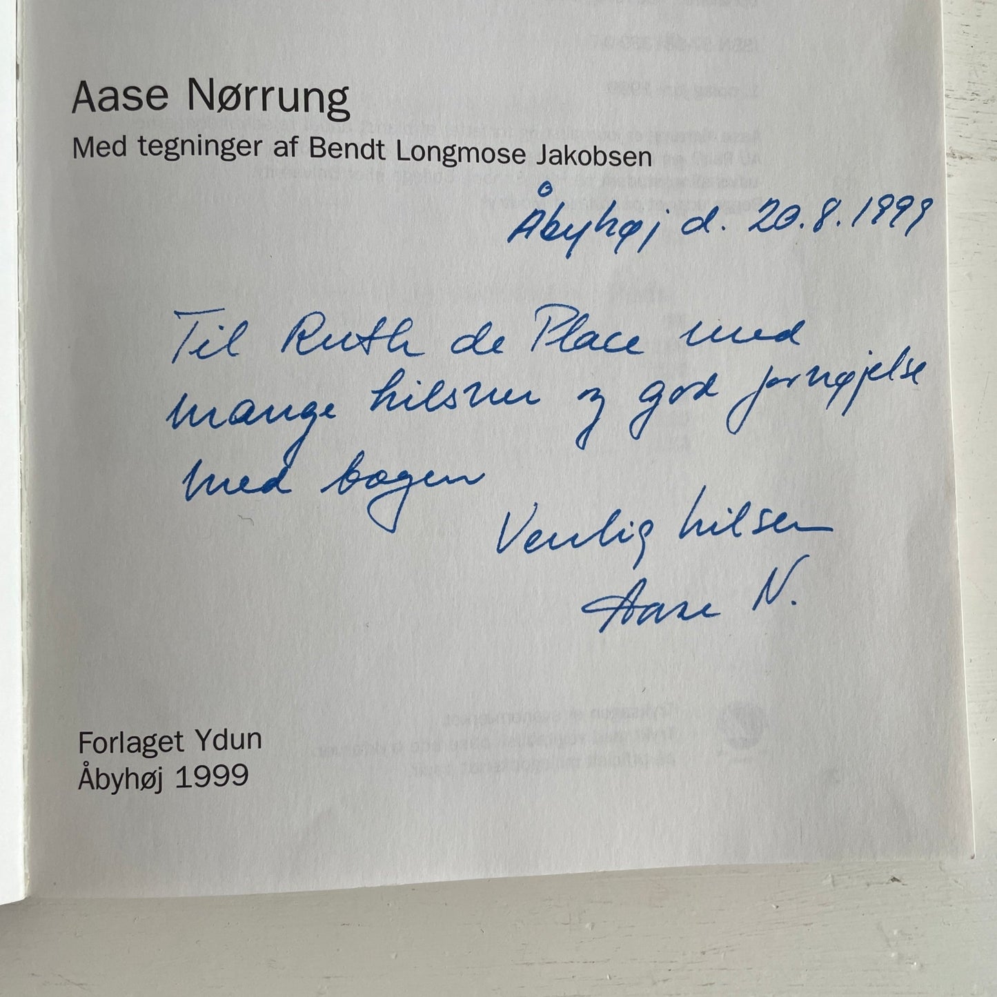 Paris bag facaderne - Mission Afrika Genbrug