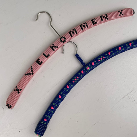 Retro bøjler med vinylbånd - Mission Afrika Genbrug