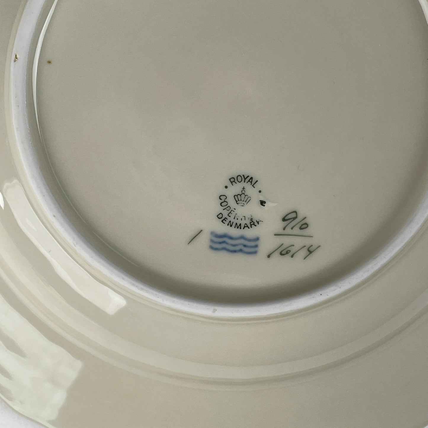 Royal Copenhagen “Frijsenborg” dyb tallerken - Mission Afrika Genbrug