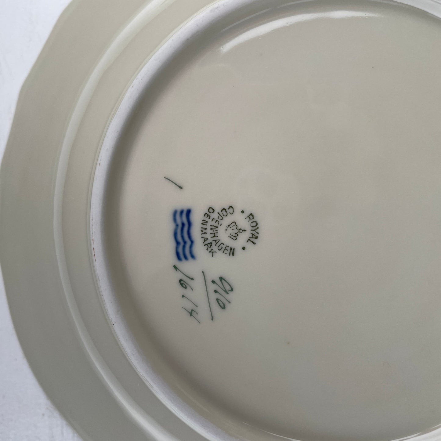 Royal Copenhagen “Frijsenborg” dyb tallerken - Mission Afrika Genbrug