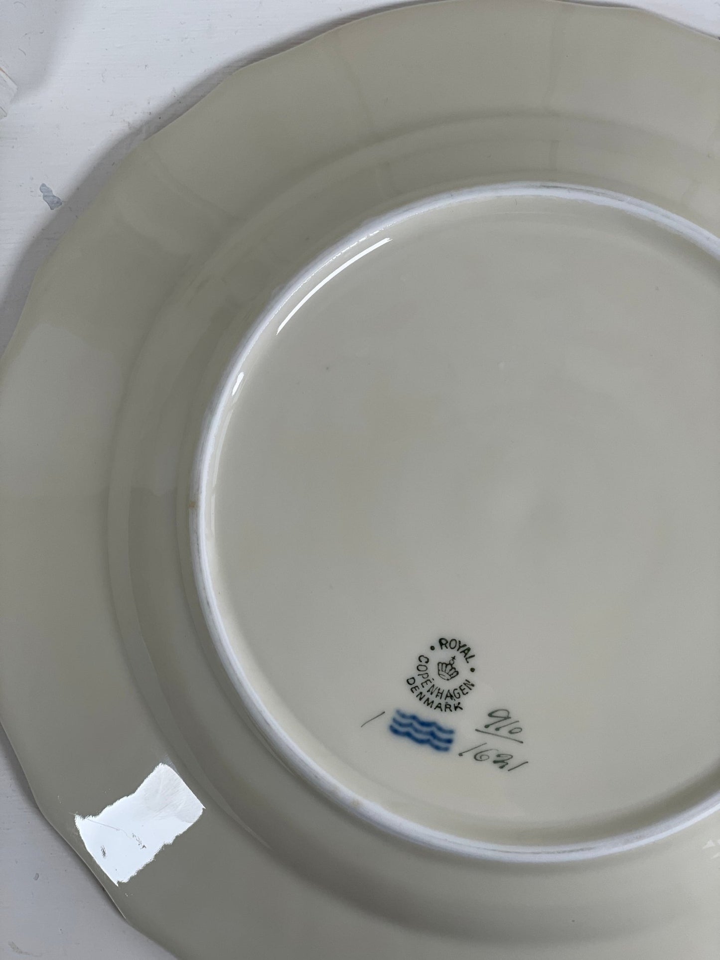 Royal Copenhagen Frijsenborg middagstallerken. - Mission Afrika Genbrug