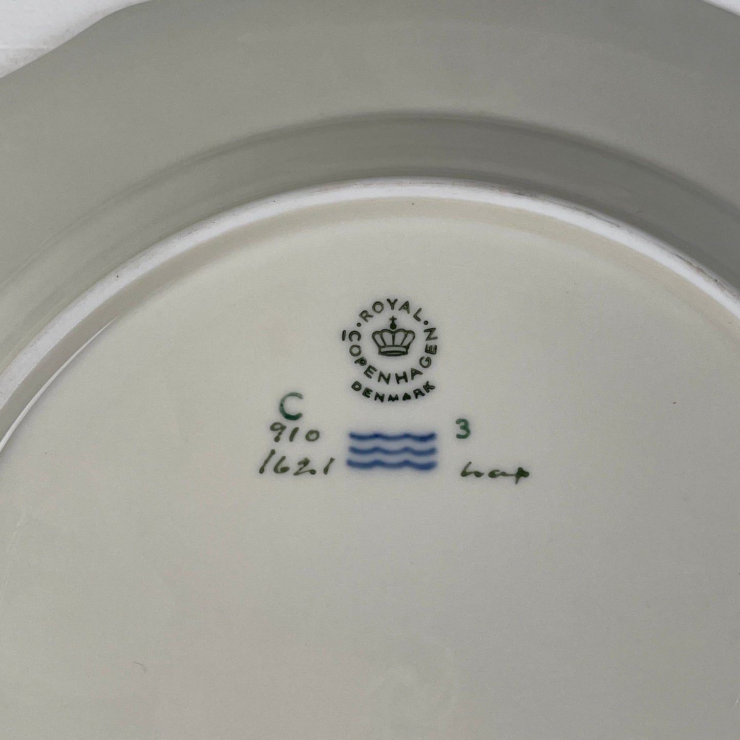 Royal Copenhagen “Frijsenborg” middagstallerken - Mission Afrika Genbrug