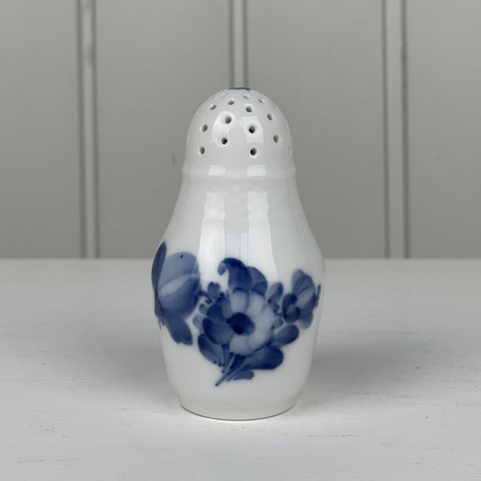 Saltholder, flettet blå blomst, Royal Copenhagen - Mission Afrika Genbrug