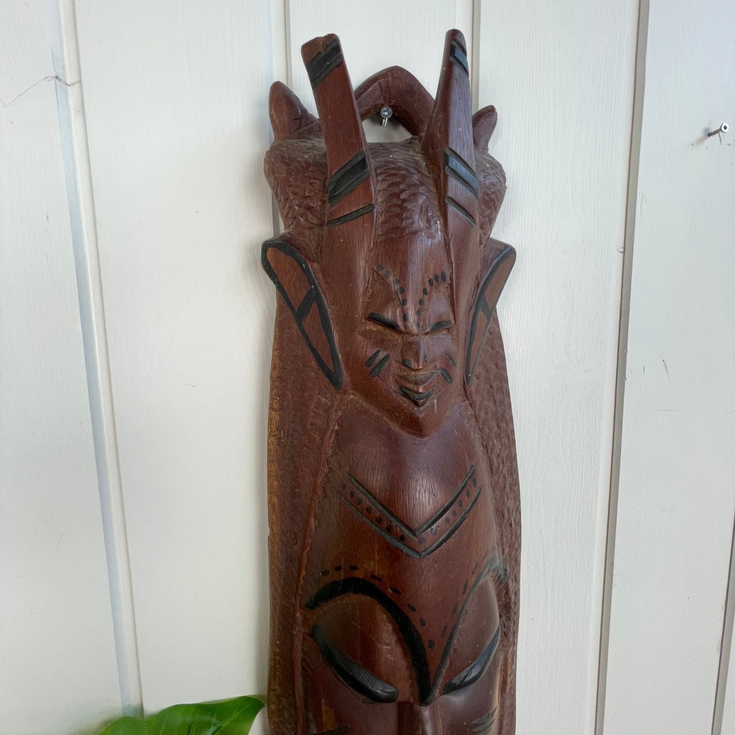 Stor afrikansk maske vægpynt i træ - Mission Afrika Genbrug