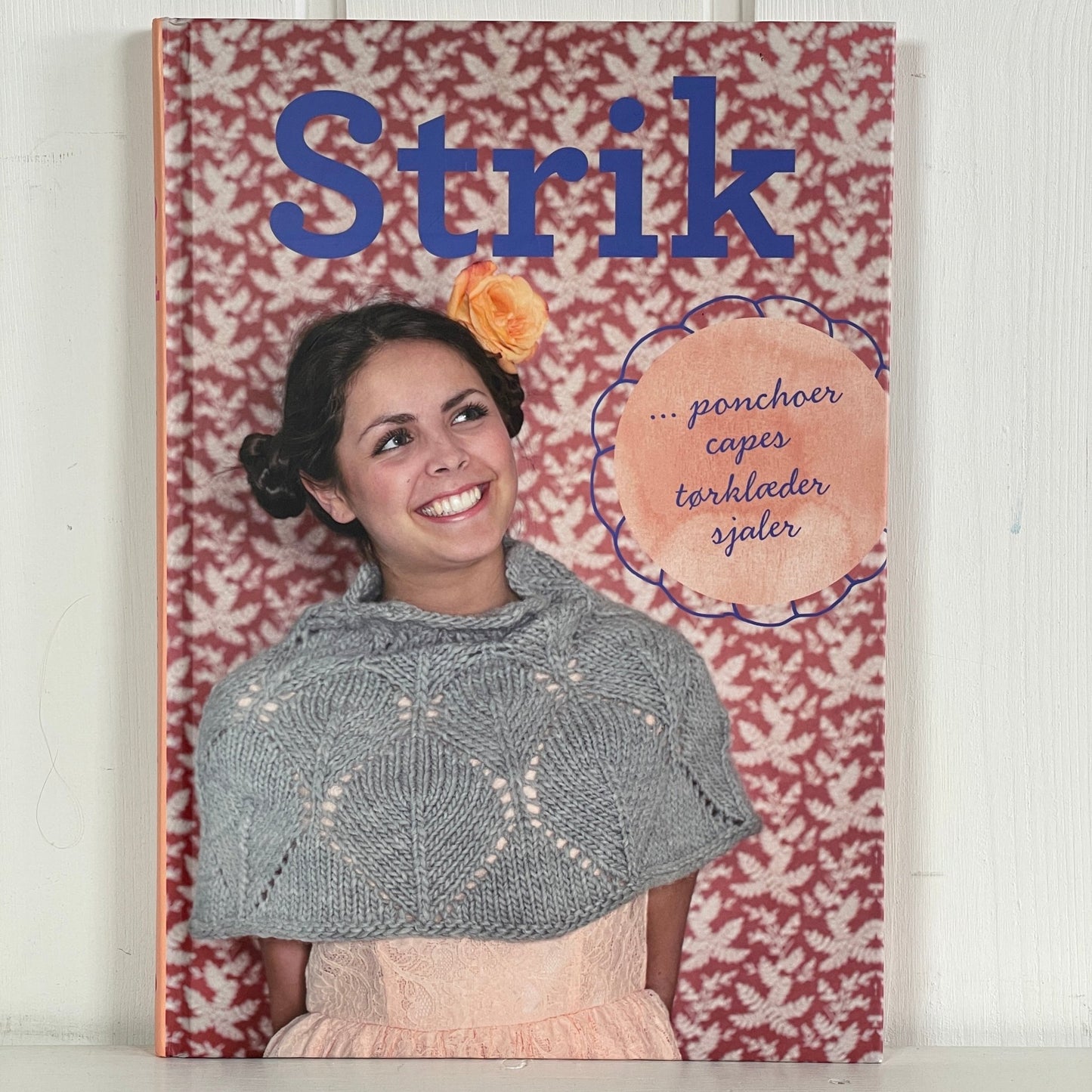 Strik - ponchoer, capes, tarklæder og sjaler - Mission Afrika Genbrug