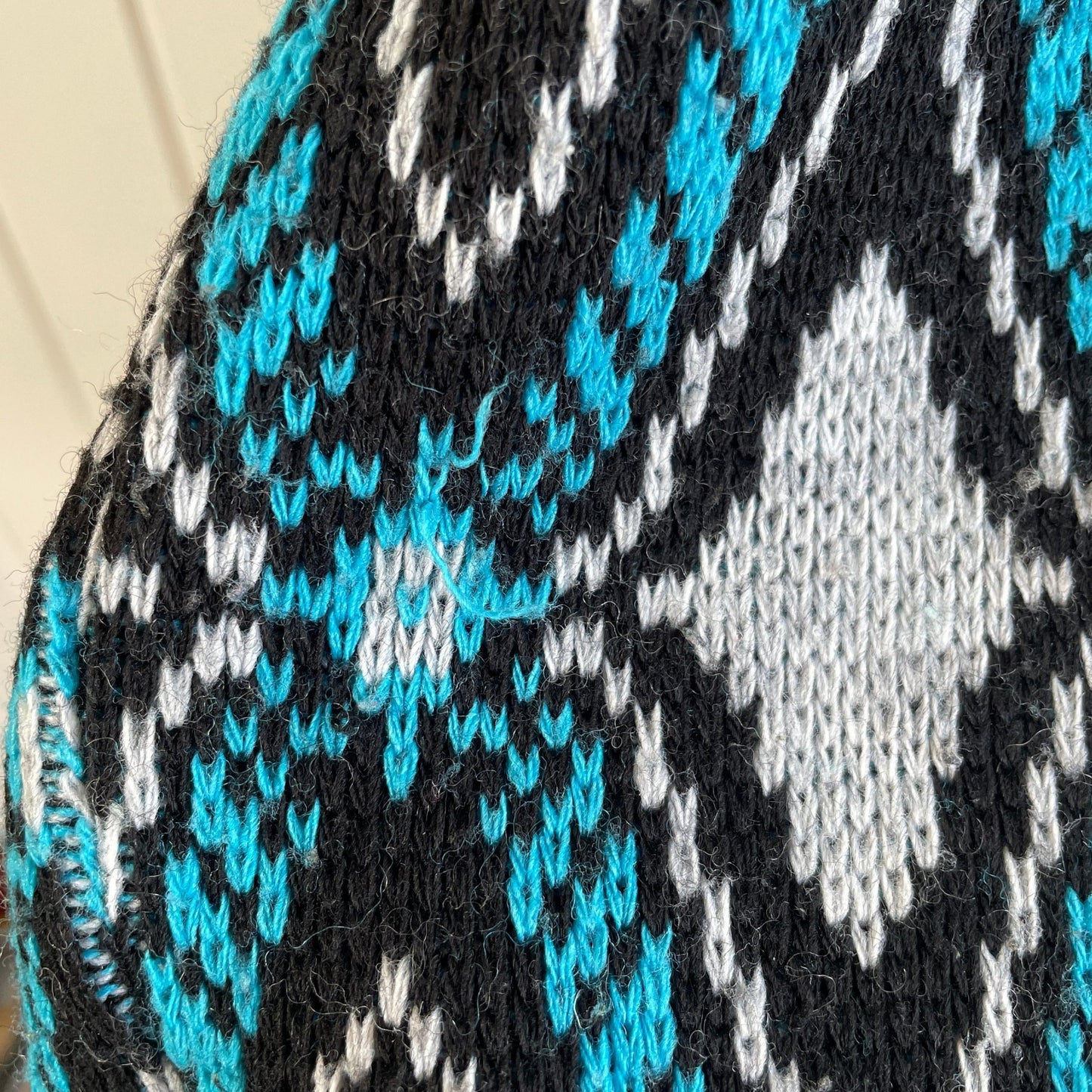 Sweater str L - Mission Afrika Genbrug