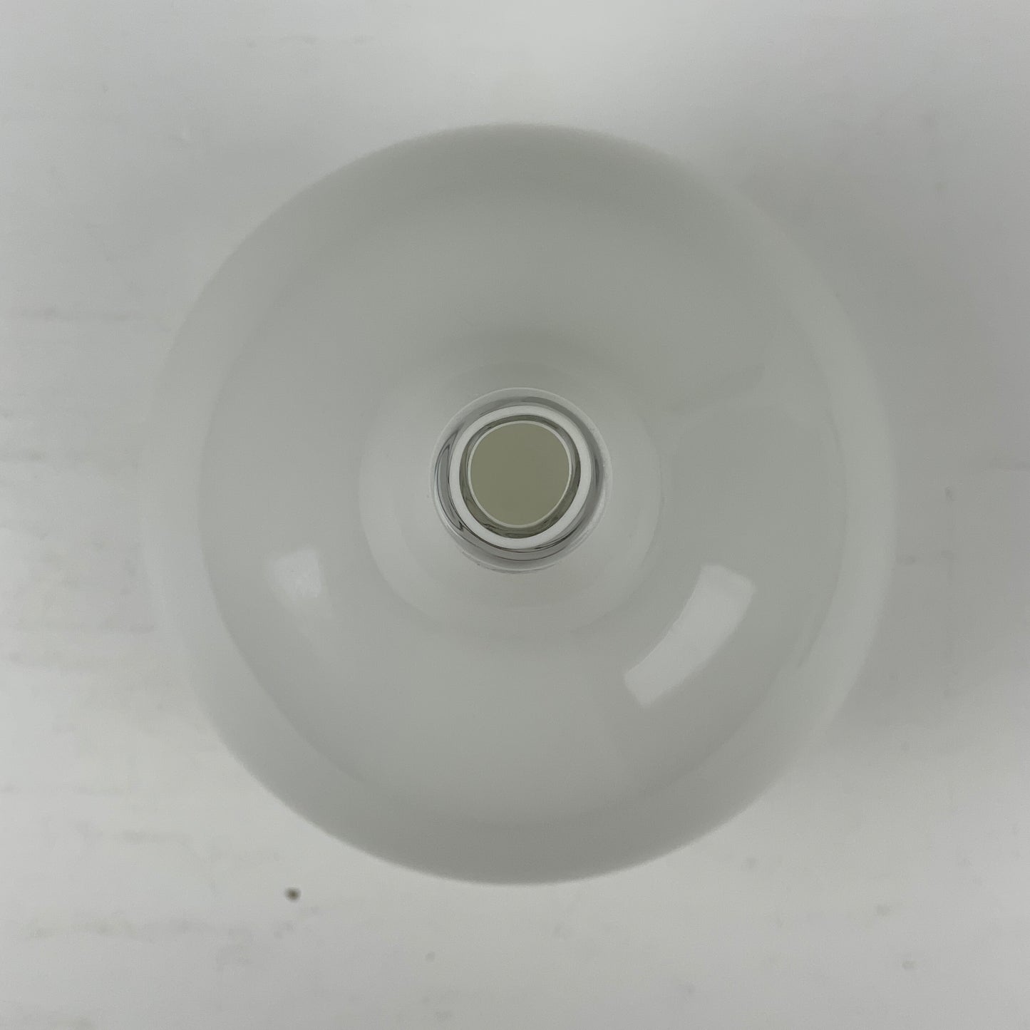 Hvid vase i opalglas, “Salong”, Johanna Jelinek