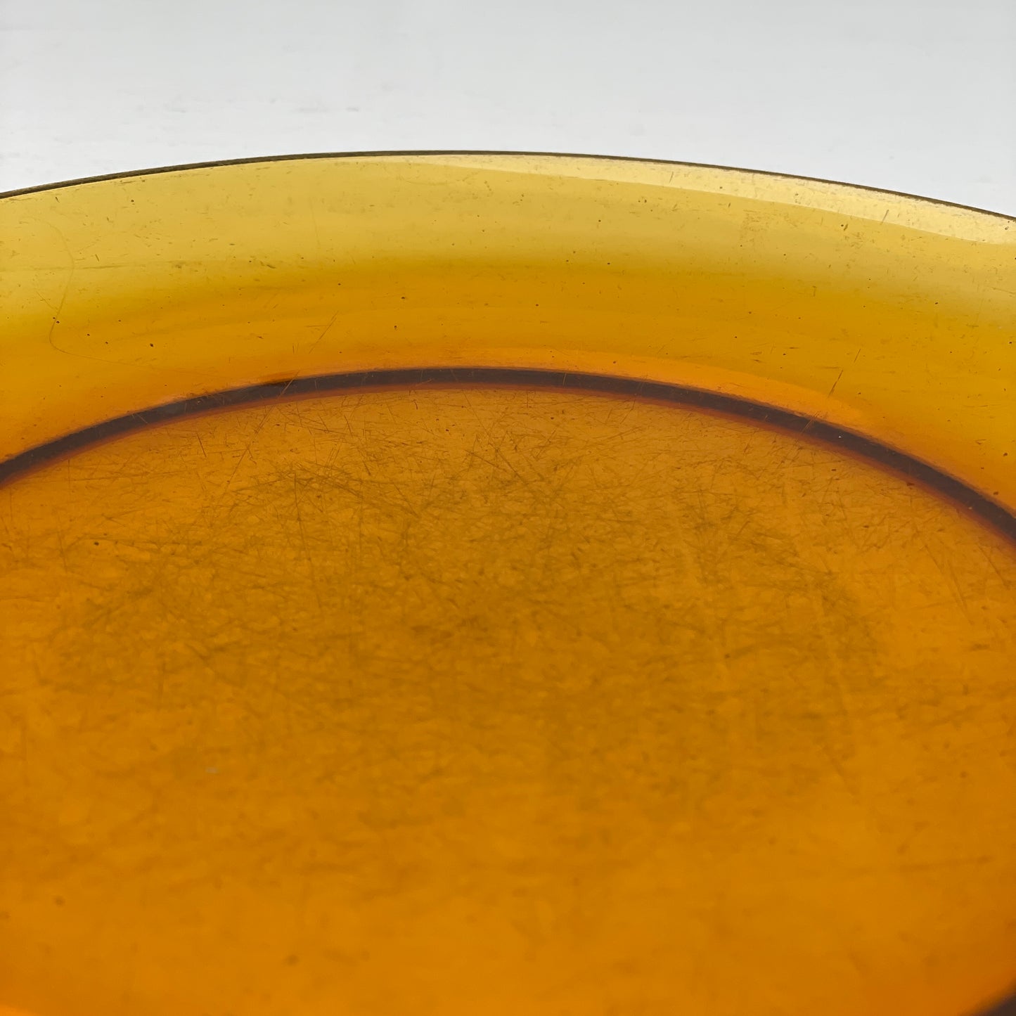 6 stk. retro tallerkener i ravfarvet glas, Duralex