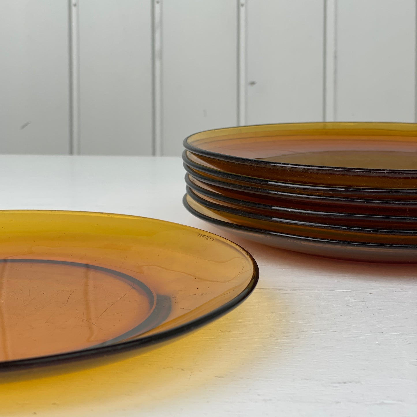 6 stk. retro tallerkener i ravfarvet glas, Duralex