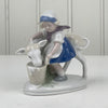 Porcelæns figur, pige med kalv