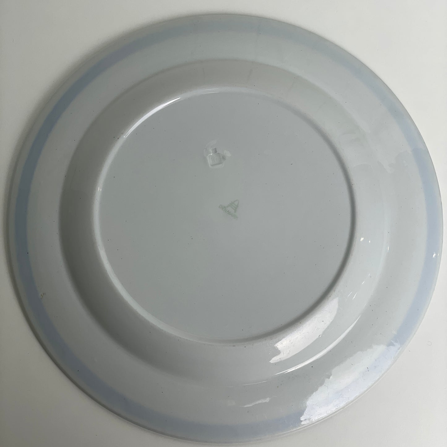 Aluminia fad rundt med blå stribe i kanten. 33 cm. i diameter.