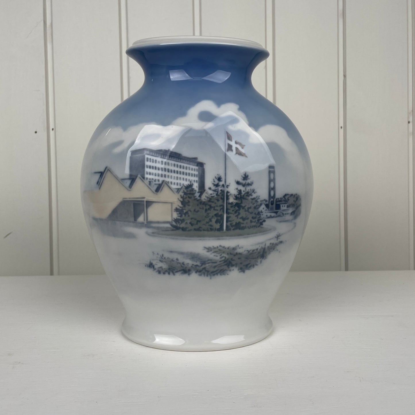 Royal Copenhagen Veteran vase