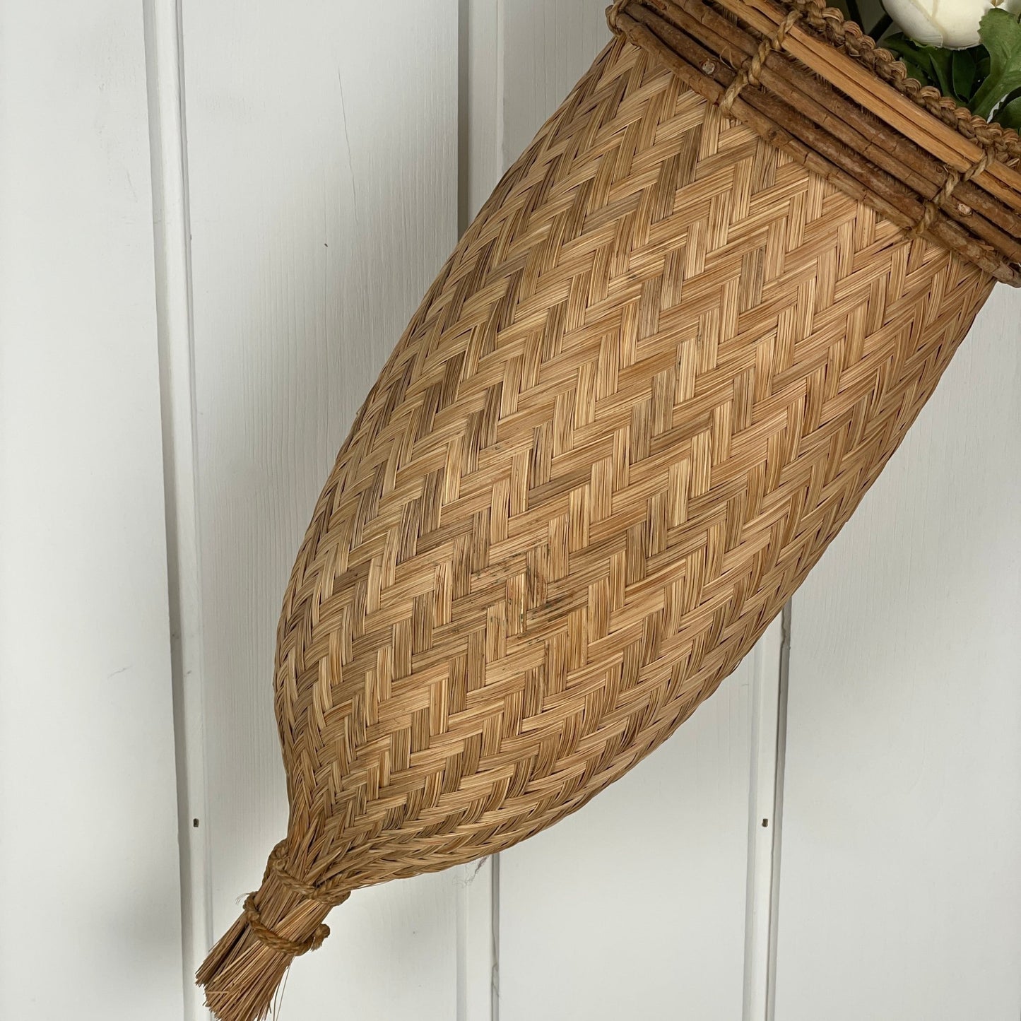 Afrikansk flettet kurv til ophæng. - Mission Afrika Genbrug