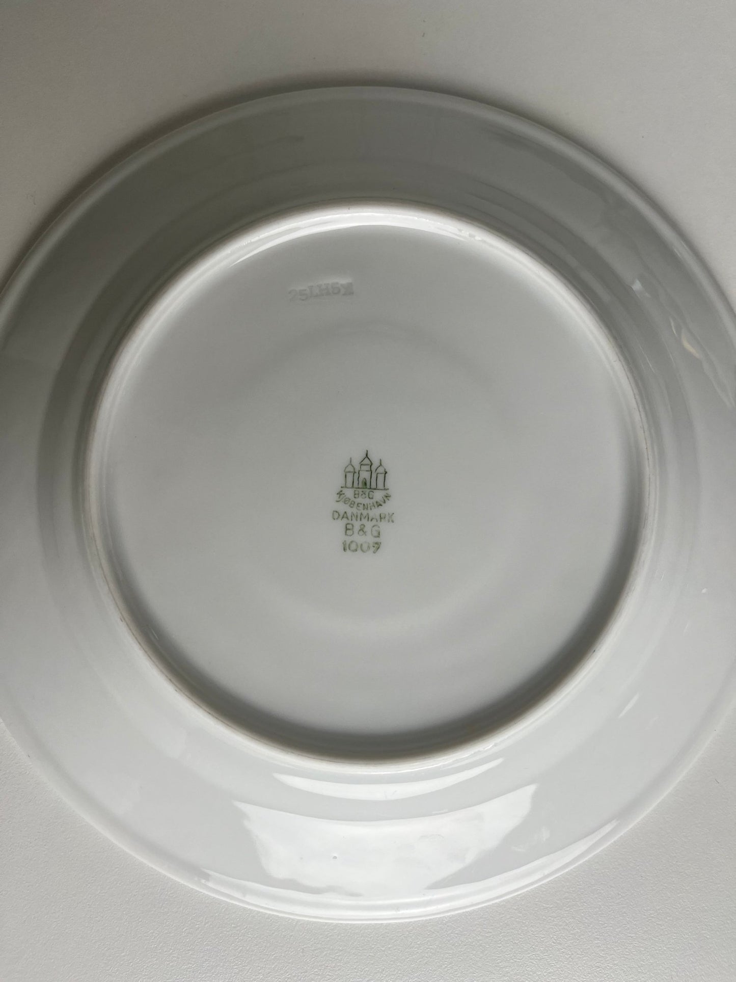 Bing & Grøndahl “Egetræ” frokost tallerken - Mission Afrika Genbrug