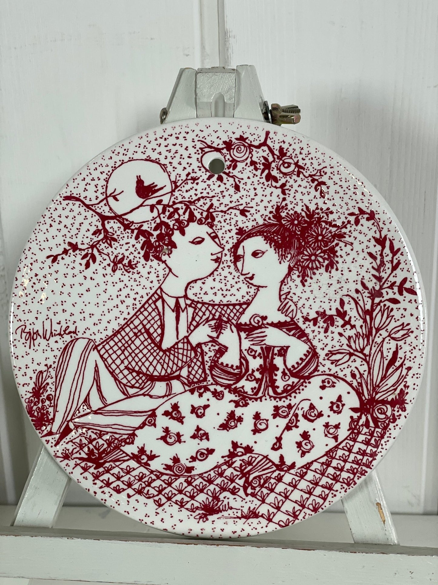 Bjørn Wiinblad månedsplatter - rød - Mission Afrika Genbrug