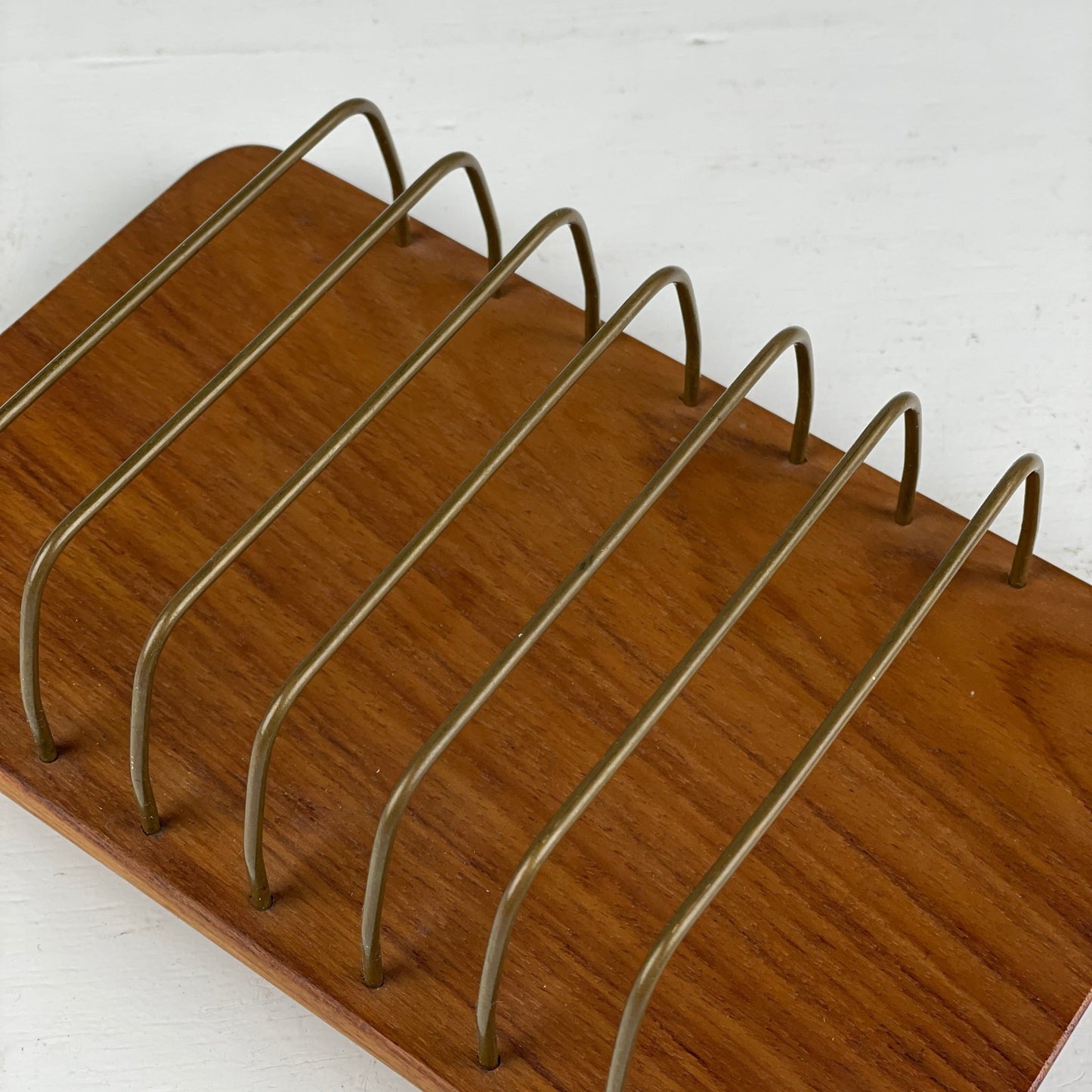 Brødstativ i teak og messing - Mission Afrika Genbrug