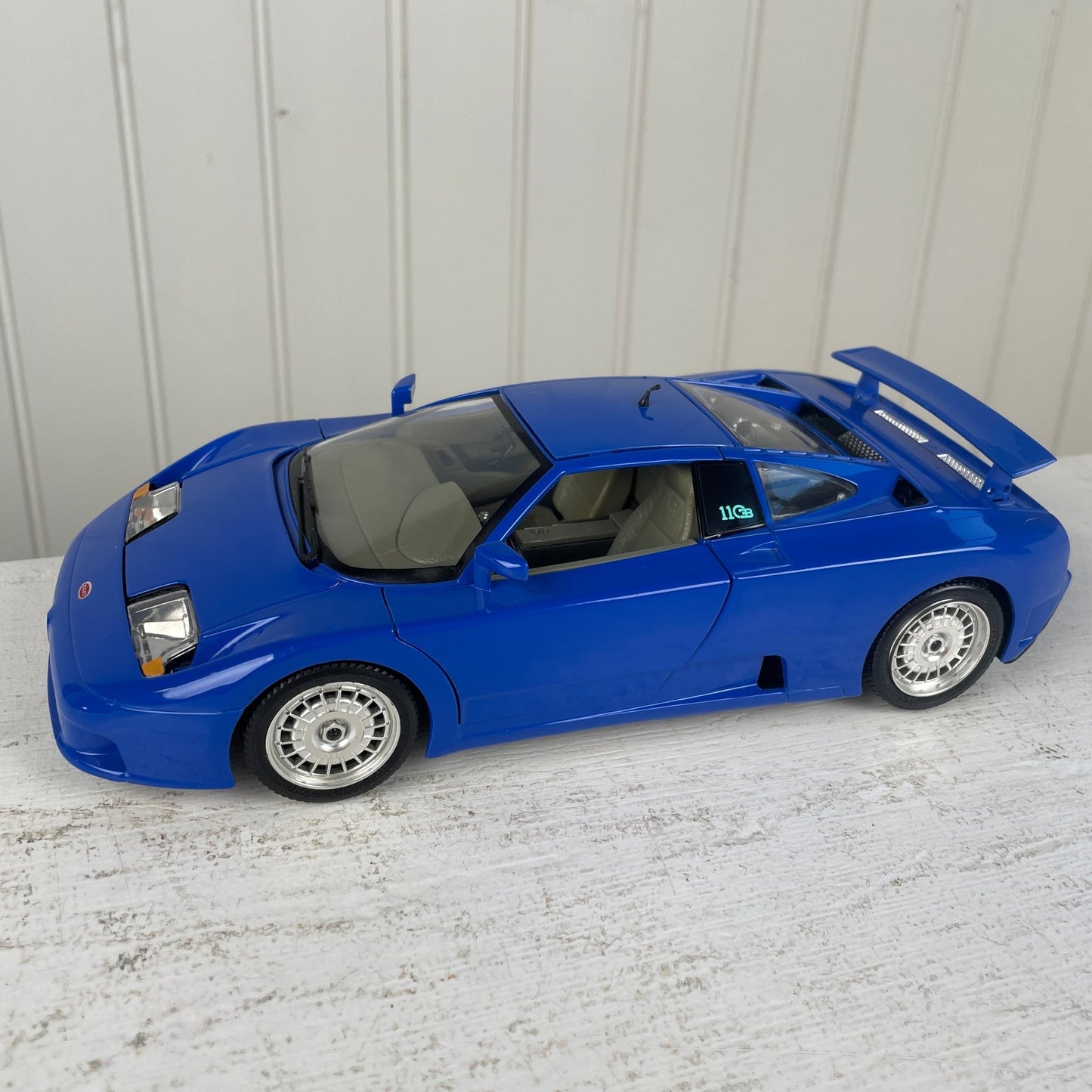 DIE - Cast Modelbil Bugatti EB 110 - Mission Afrika Genbrug
