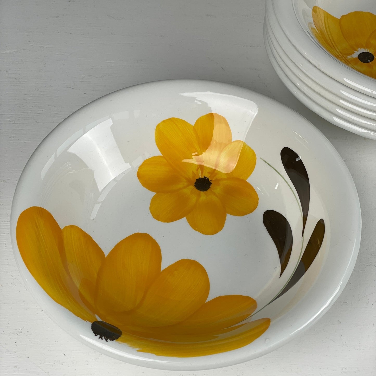 Dybe tallerkner med blomstermotiv 6stk - Mission Afrika Genbrug