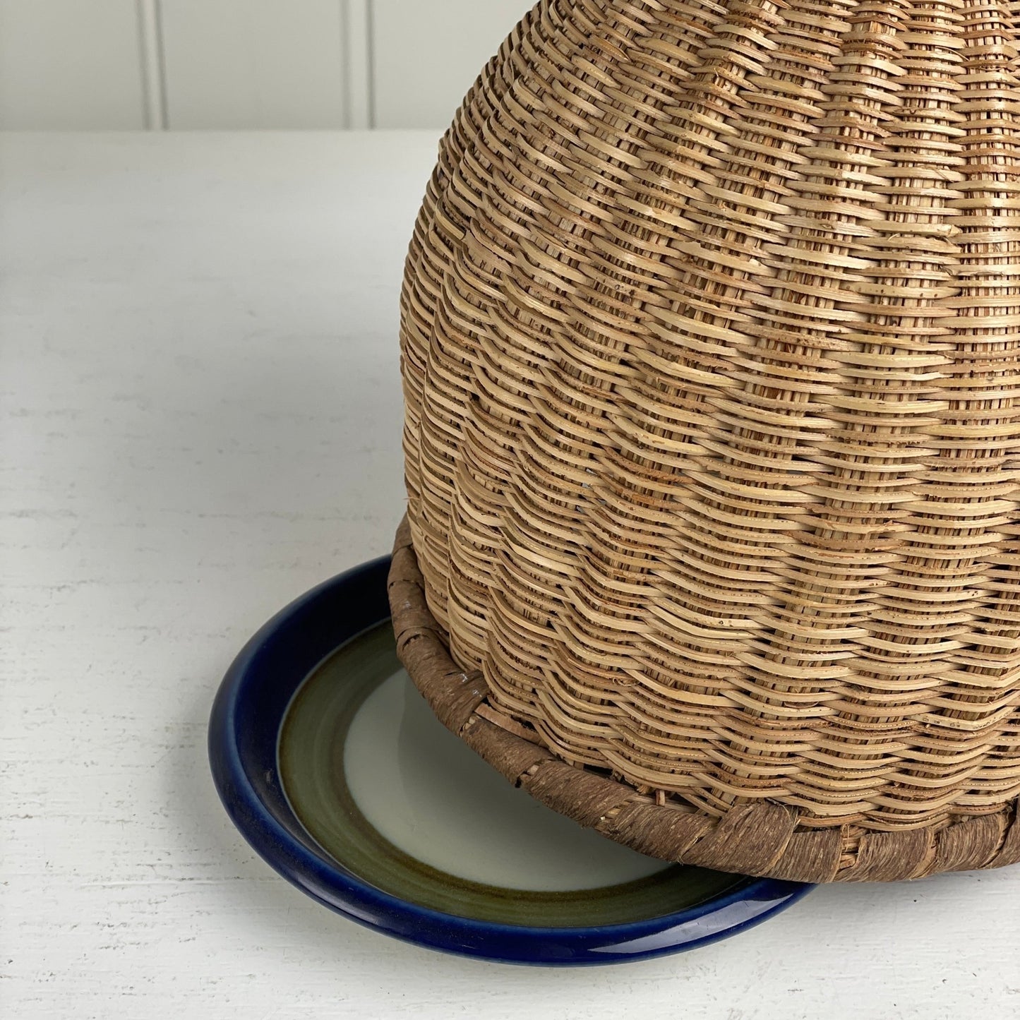 Flettet kurv til pynt - Mission Afrika Genbrug