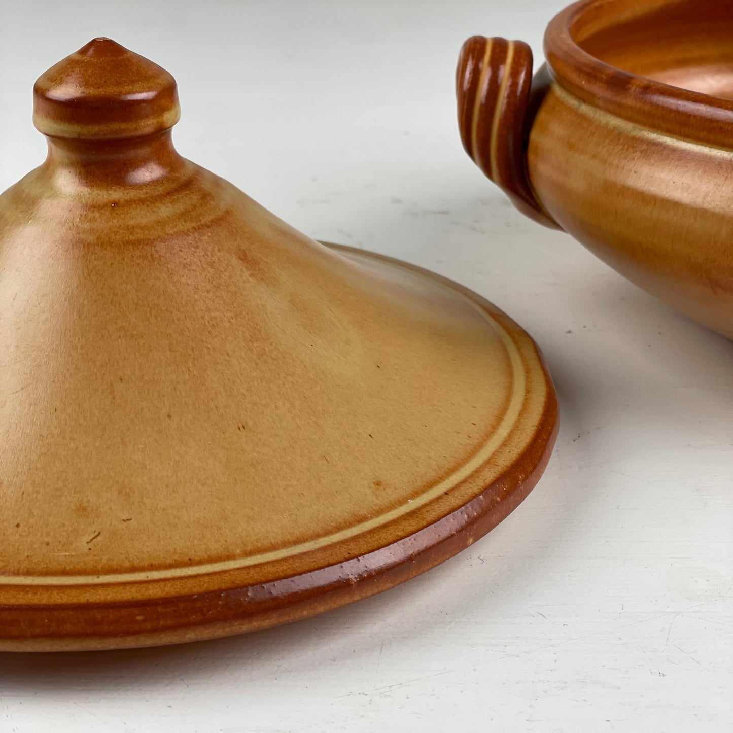 Håndlavet lågfad/Terrin i ler - Mission Afrika Genbrug