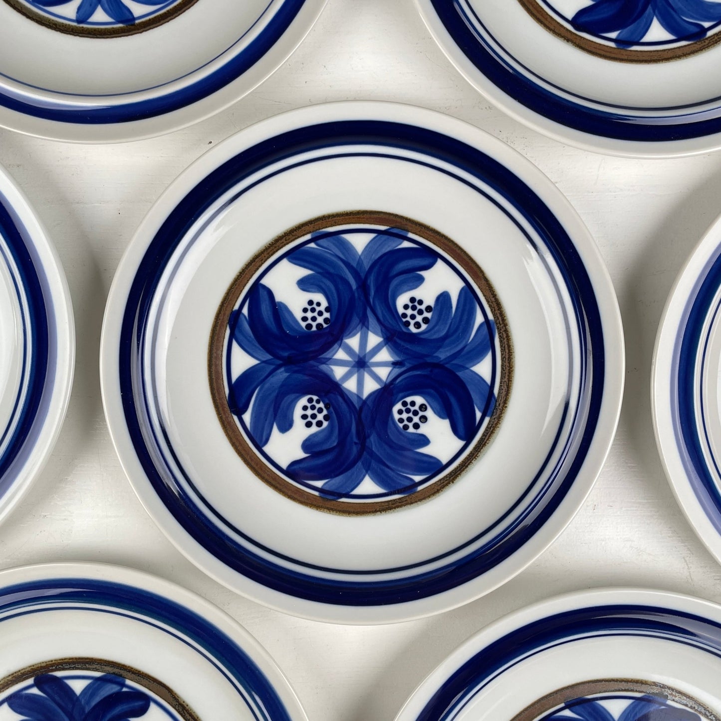 Hiline, Blå Almue middagstallerken - Mission Afrika Genbrug