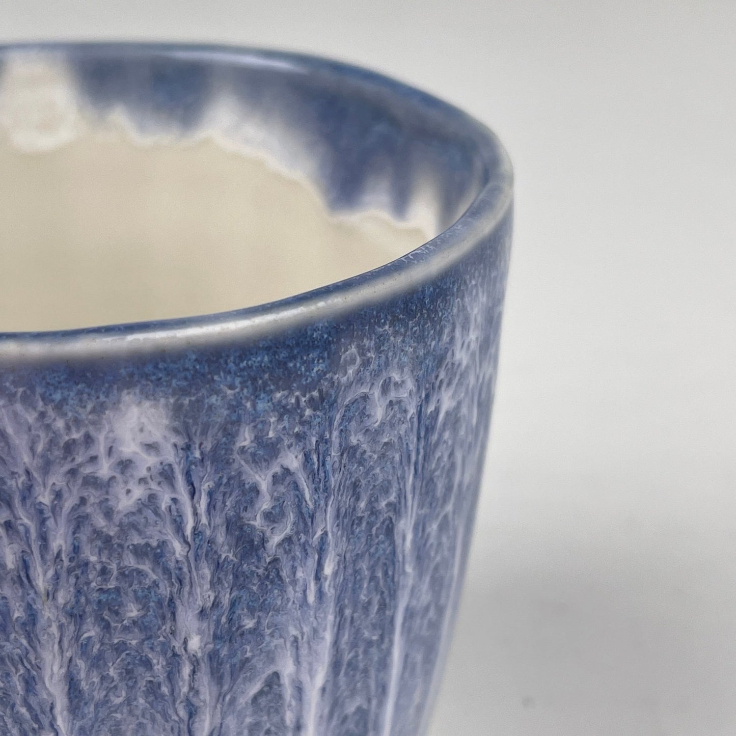 Keramik kop, blå, Kathrine Marie - Mission Afrika Genbrug