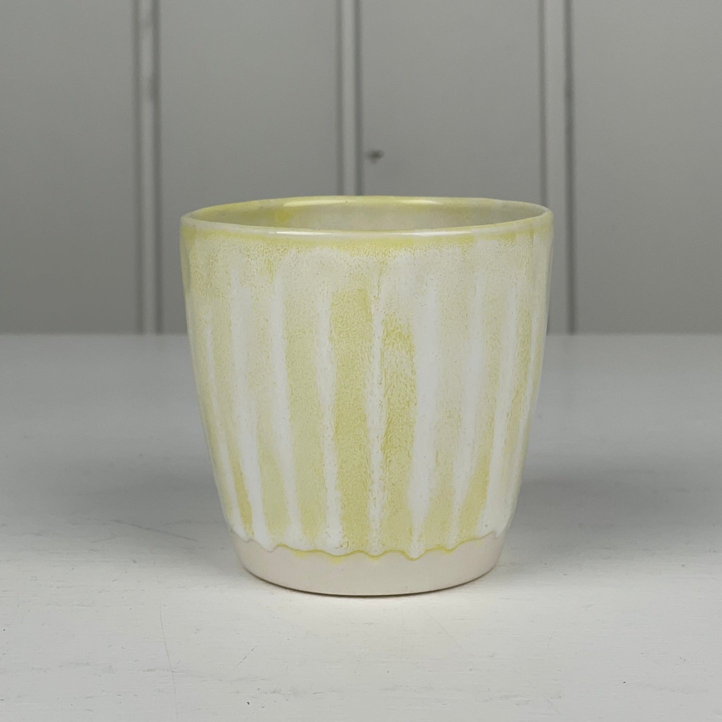 Keramik kop, lysegul, Kathrine Marie - Mission Afrika Genbrug