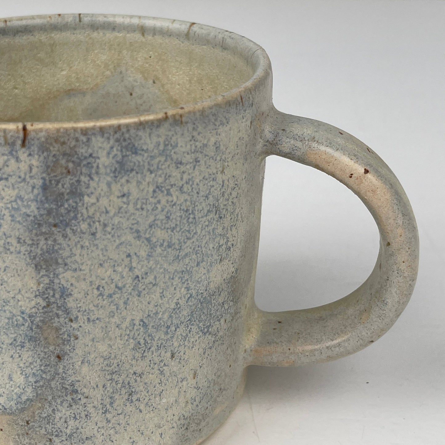 Keramik kop med hank, Kathrine Marie - Mission Afrika Genbrug