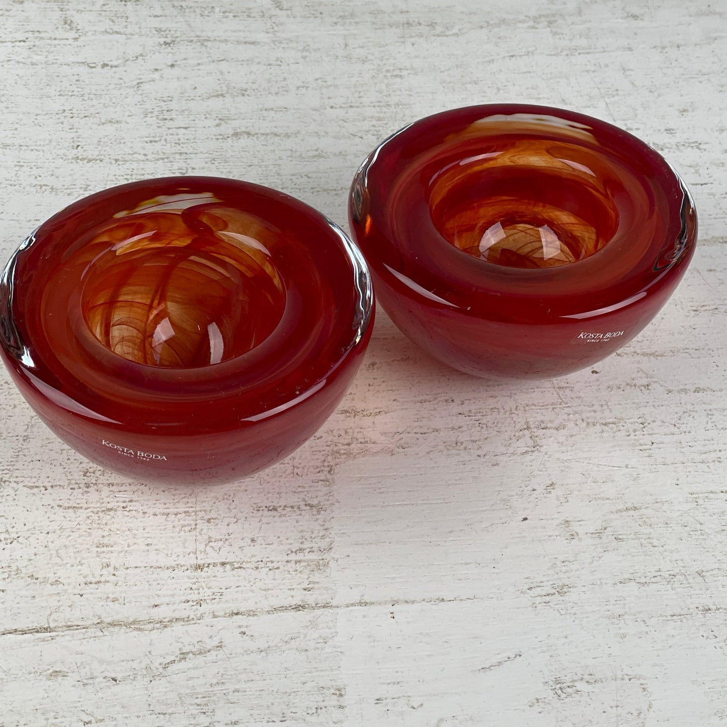 Kosta Boda “Atoll” fyrfadsstager i glas. Sælges samlet. - Mission Afrika Genbrug