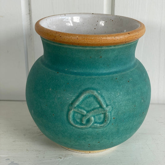 Lertøjs vase med grøn glasur - Mission Afrika Genbrug