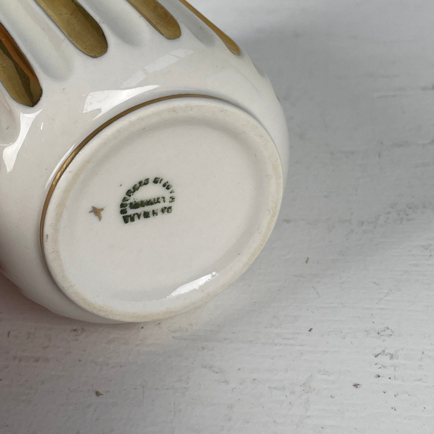 Lyngby vase riflet guld - Mission Afrika Genbrug