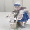 Porcelæns figur, pige med kalv - Mission Afrika Genbrug