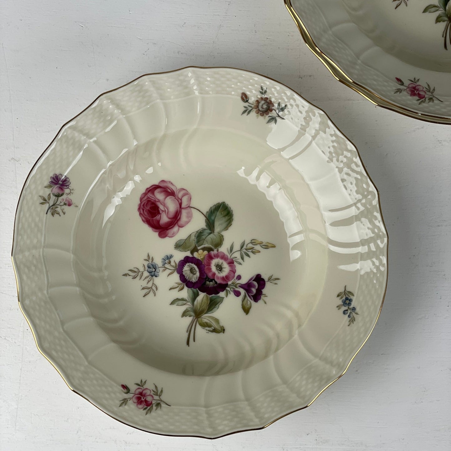 Royal Copenhagen “Frijsenborg” dyb tallerken - Mission Afrika Genbrug